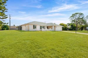 8219 TIMBER LAKE LANE, SARASOTA, FL 34243 - MLS#MFRA4683126