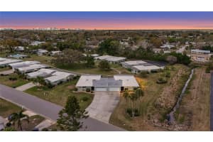 3206 VILLAGE GREEN DRIVE, SARASOTA, FL 34239 - MLS#MFRA4683161