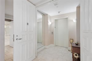 3010 GRAND BAY BOULEVARD, LONGBOAT KEY, FL 34228 - MLS#MFRA4683353