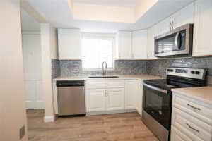 3502 LAKE BAYSHORE DRIVE, BRADENTON, FL 34205 - MLS#MFRA4683485