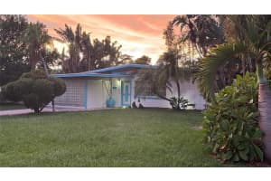 2225 VALENCIA DRIVE, SARASOTA, FL 34239 - MLS#MFRA4683513