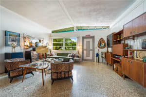 2225 VALENCIA DRIVE, SARASOTA, FL 34239 - MLS#MFRA4683513