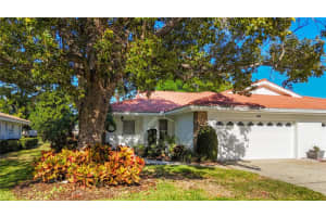 5611 Garden Lakes Dr, BRADENTON