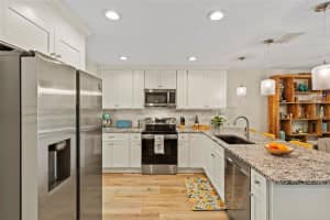 5612 PALM AIRE DRIVE, SARASOTA, FL 34243 - MLS#MFRA4683581