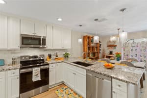 5612 PALM AIRE DRIVE, SARASOTA, FL 34243 - MLS#MFRA4683581