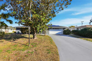 3827 SUGAR LANE, SARASOTA, FL 34235 - MLS#MFRA4683845