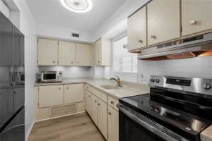 3950 ROXANE BOULEVARD, SARASOTA, FL 34235 - MLS#MFRA4683999