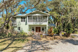 820 N Elm St, ENGLEWOOD