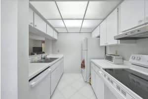 1711 PELICAN COVE ROAD, SARASOTA, FL 34231 - MLS#MFRA4684312