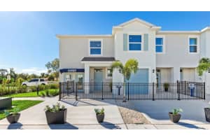 4052 GOLD DUST LANE, SARASOTA, FL 34243 - MLS#MFRA4684334