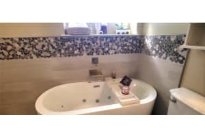 3567 65TH AVENUE CIRCLE, SARASOTA, FL 34243 - MLS#MFRA4684358