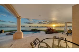 376 WEST ROYAL FLAMINGO DRIVE, SARASOTA, FL 34236 - MLS#MFRA4684376