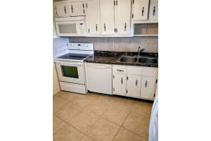 245 CENTER ROAD, VENICE, FL 34285 - MLS#MFRA4684522