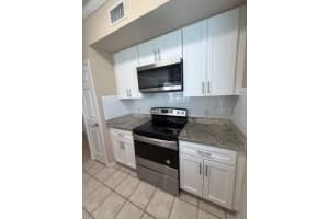 5611 Bidwell Pkwy #103, SARASOTA