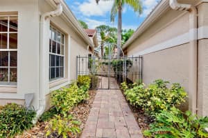 3846 LYNDHURST COURT, SARASOTA, FL 34235 - MLS#MFRA4684900