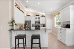 4246 65TH PLACE, SARASOTA, FL 34243 - MLS#MFRA4685293