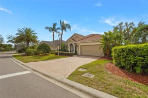6582 WATERS EDGE WAY, LAKEWOOD RANCH, FL 34202 - MLS#MFRA4685521