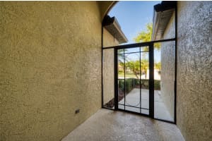 8142 STIRLING FALLS CIRCLE, SARASOTA, FL 34243 - MLS#MFRA4685641