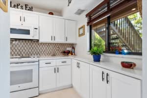 1708 GLENHOUSE DRIVE, SARASOTA, FL 34231 - MLS#MFRA4685645