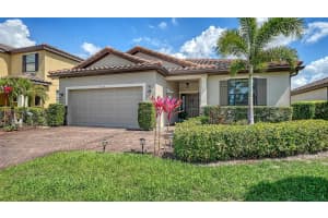 8143 36TH STREET, SARASOTA, FL 34243 - MLS#MFRA4685741