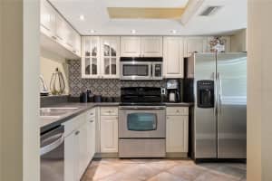 4242 MADEIRA COURT, SARASOTA, FL 34233 - MLS#MFRA4685842