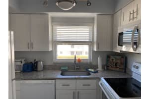 304 47TH AVENUE DRIVE, BRADENTON, FL 34207 - MLS#MFRA4685990