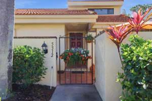 5312 HUNTINGWOOD COURT, SARASOTA, FL 34235 - MLS#MFRA4686095