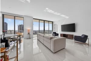 400 CENTRAL AVENUE, ST PETERSBURG, FL 33701 - MLS#MFRA4686126