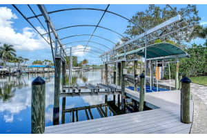 121 HOLLY AVENUE, SARASOTA, FL 34243 - MLS#MFRA4686397