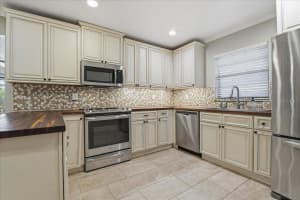 1467 GEORGETOWNE DRIVE, SARASOTA, FL 34232 - MLS#MFRA4686405