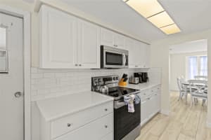 6836 ROXBURY DRIVE, SARASOTA, FL 34231 - MLS#MFRA4686601