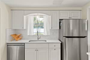 6836 ROXBURY DRIVE, SARASOTA, FL 34231 - MLS#MFRA4686601