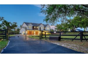 7022 SADDLE CREEK CIRCLE, SARASOTA, FL 34241 - MLS#MFRA4686893