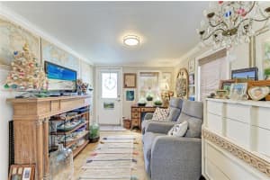 1885 VAMO DRIVE, SARASOTA, FL 34231 - MLS#MFRA4686905