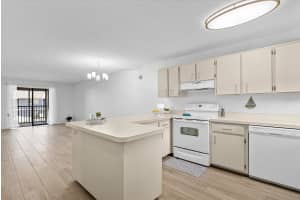 6033 34TH STREET, BRADENTON, FL 34210 - MLS#MFRA4687165