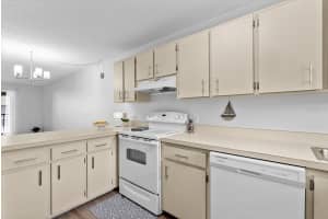 6033 34TH STREET, BRADENTON, FL 34210 - MLS#MFRA4687165