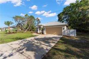 6523 65TH AVENUE DRIVE, BRADENTON, FL 34203 - MLS#MFRA4687186