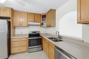 211 LAKEWOOD DRIVE, BRADENTON, FL 34210 - MLS#MFRA4687200