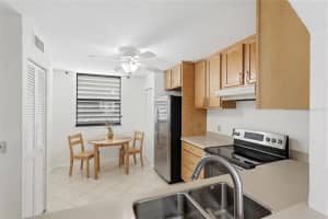 211 LAKEWOOD DRIVE, BRADENTON, FL 34210 - MLS#MFRA4687200