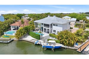 7755 HOLIDAY DRIVE, SARASOTA, FL 34231 - MLS#MFRA4687403