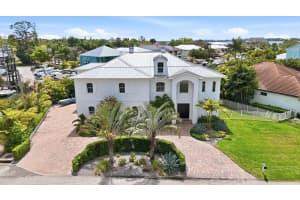 7755 HOLIDAY DRIVE, SARASOTA, FL 34231 - MLS#MFRA4687403