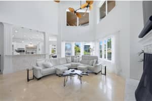 7755 HOLIDAY DRIVE, SARASOTA, FL 34231 - MLS#MFRA4687403