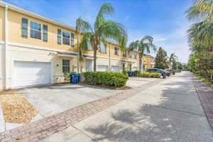 3740 82ND AVENUE CIRCLE, SARASOTA, FL 34243 - MLS#MFRA4687441