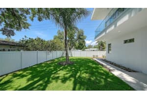 2010 HYDE PARK CIRCLE, SARASOTA, FL 34239 - MLS#MFRA4687471