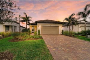 7013 HANOVER COURT, LAKEWOOD RANCH, FL 34202 - MLS#MFRA4687560