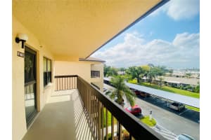 635 30TH AVENUE, BRADENTON, FL 34205 - MLS#MFRA4687581