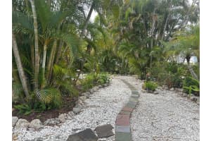 7715 33RD LANE, SARASOTA, FL 34243 - MLS#MFRA4687587