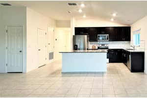 3540 74TH AVENUE CIR E, SARASOTA, FL 34243 - MLS#MFRA4687598