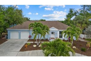 704 Tropical Cir, SARASOTA