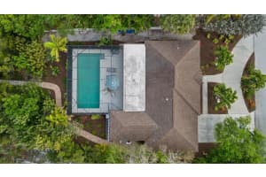 704 TROPICAL CIRCLE, SARASOTA, FL 34242 - MLS#MFRA4687678